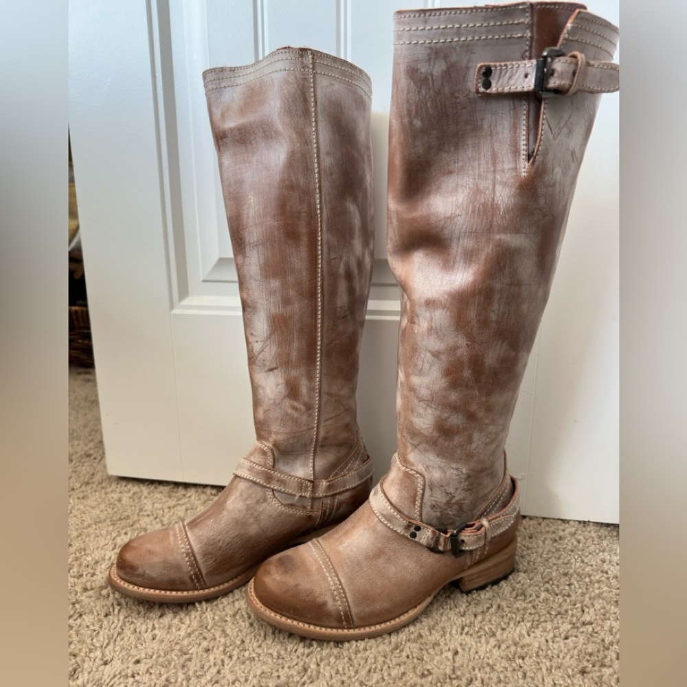 Freebird ROADEY in Taupe. Never worn, Size 7
